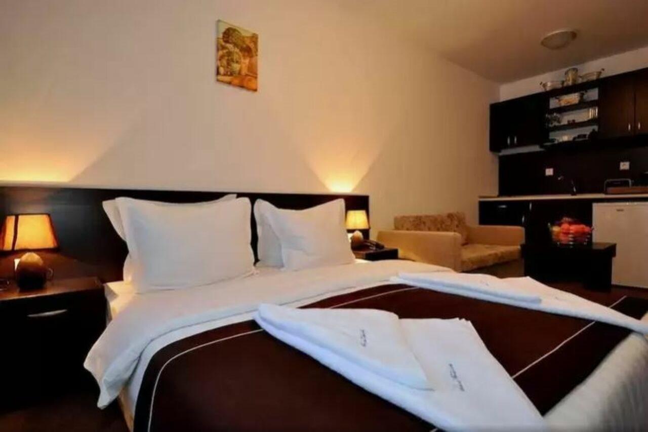 Maria-antoaneta 4*